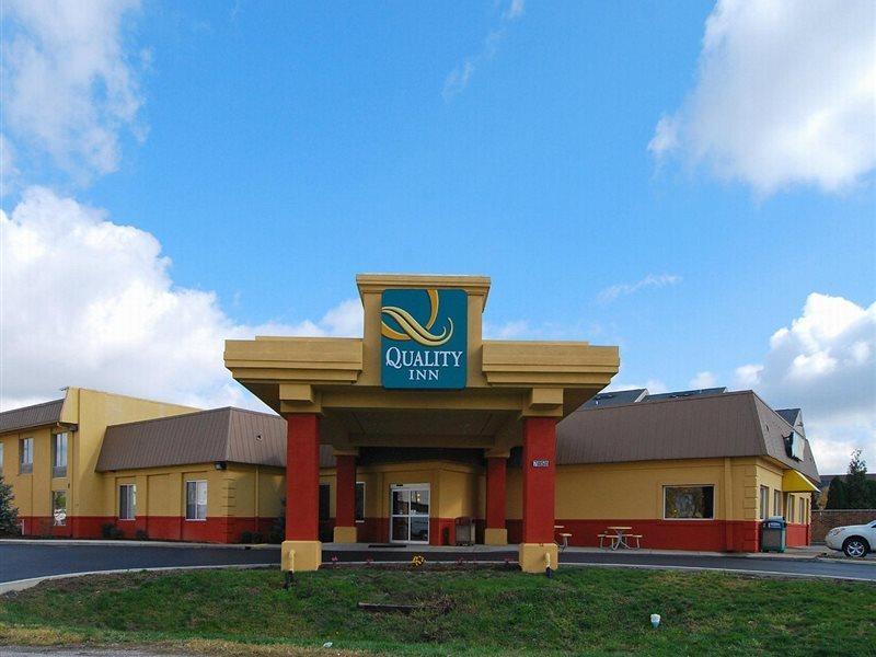 Baymont By Wyndham Indianapolis East Hotel Екстериор снимка