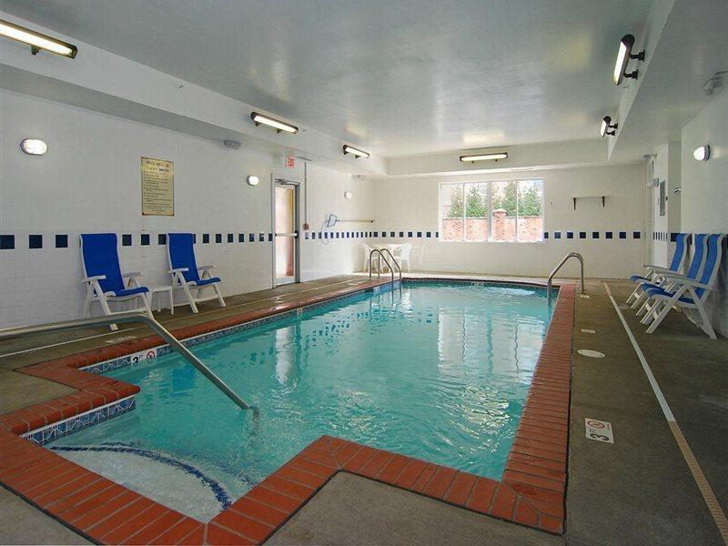Baymont By Wyndham Indianapolis East Hotel Екстериор снимка