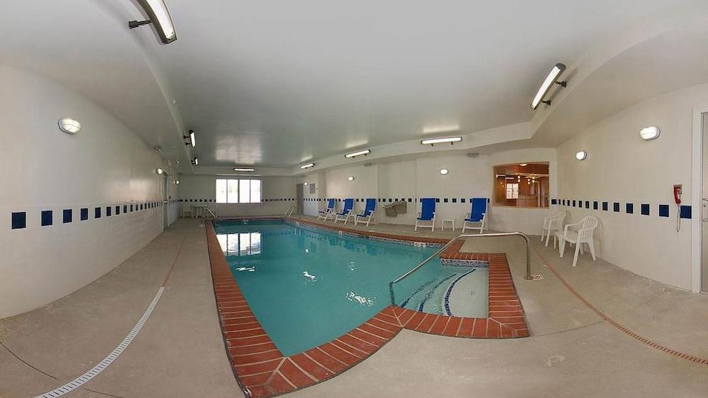 Baymont By Wyndham Indianapolis East Hotel Екстериор снимка