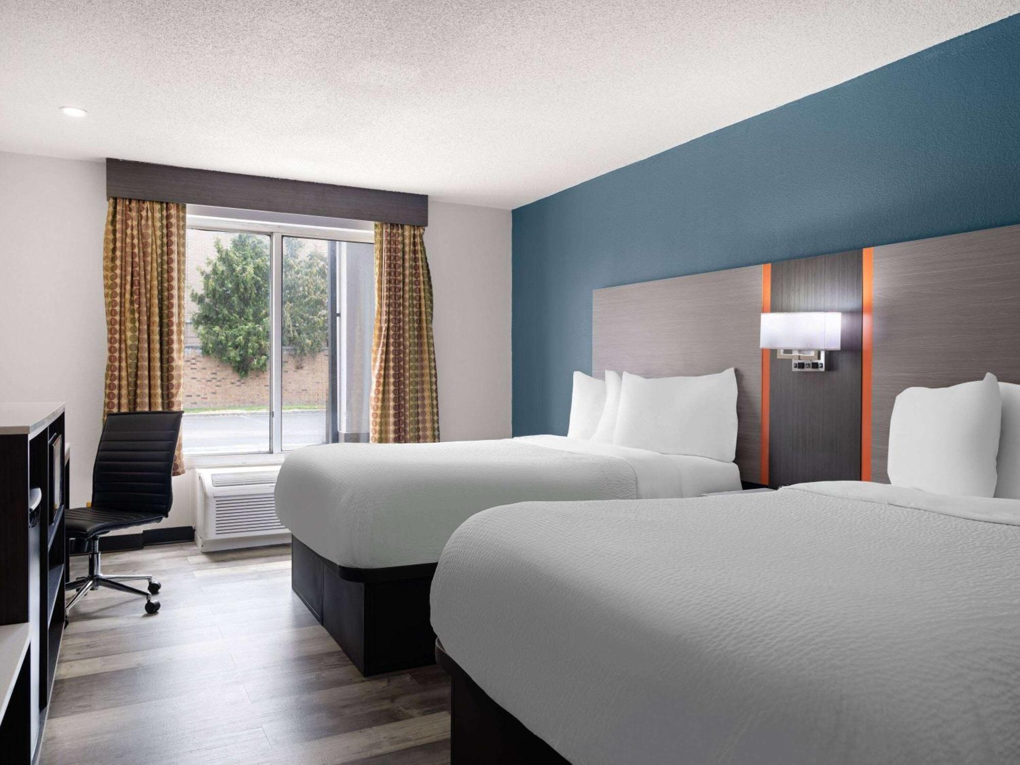 Baymont By Wyndham Indianapolis East Hotel Екстериор снимка