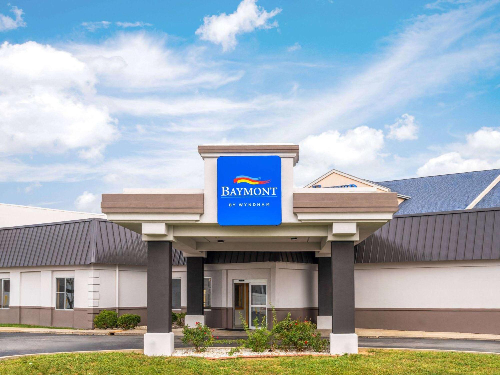 Baymont By Wyndham Indianapolis East Hotel Екстериор снимка